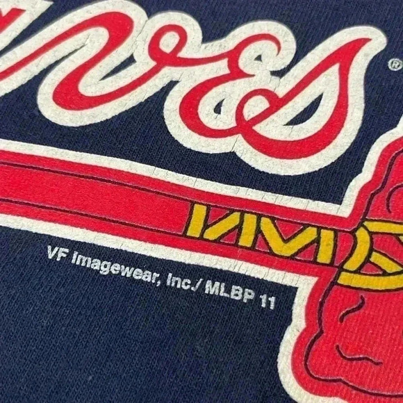 Genuine Merchandise Atlanta Braves Men’s L Navy Blue Crewneck T-Shirt BASEBALL - Picture 5 of 13